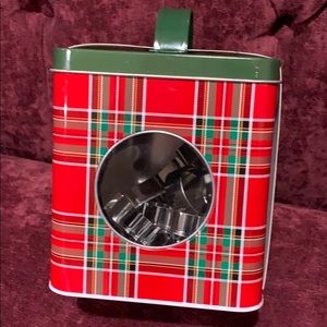 Core kitchen cookie tin & cookie cutter set